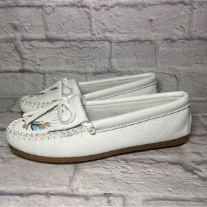 Minnetonka Moccasins White Leather Beaded Feather Shoes Women's Size 6
